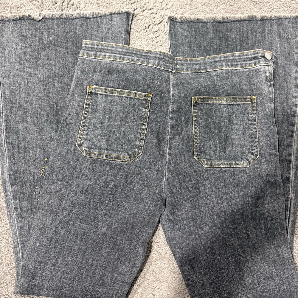 New POL embroidered flare jeans sz L 8-10 $68 rtl - Picture 4 of 4